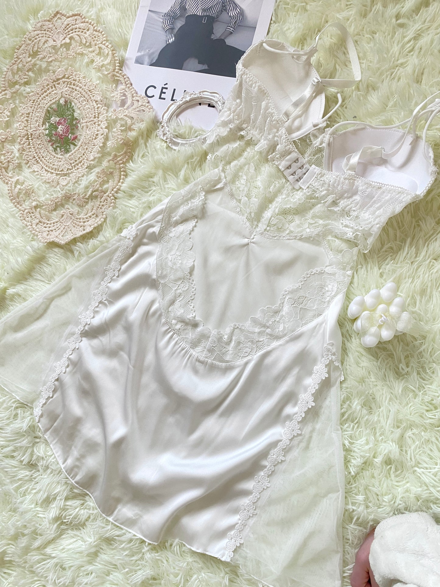 White lace nightgown LIN05